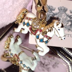 Juicy Couture 🎠 Gold White Trappings Never Remove